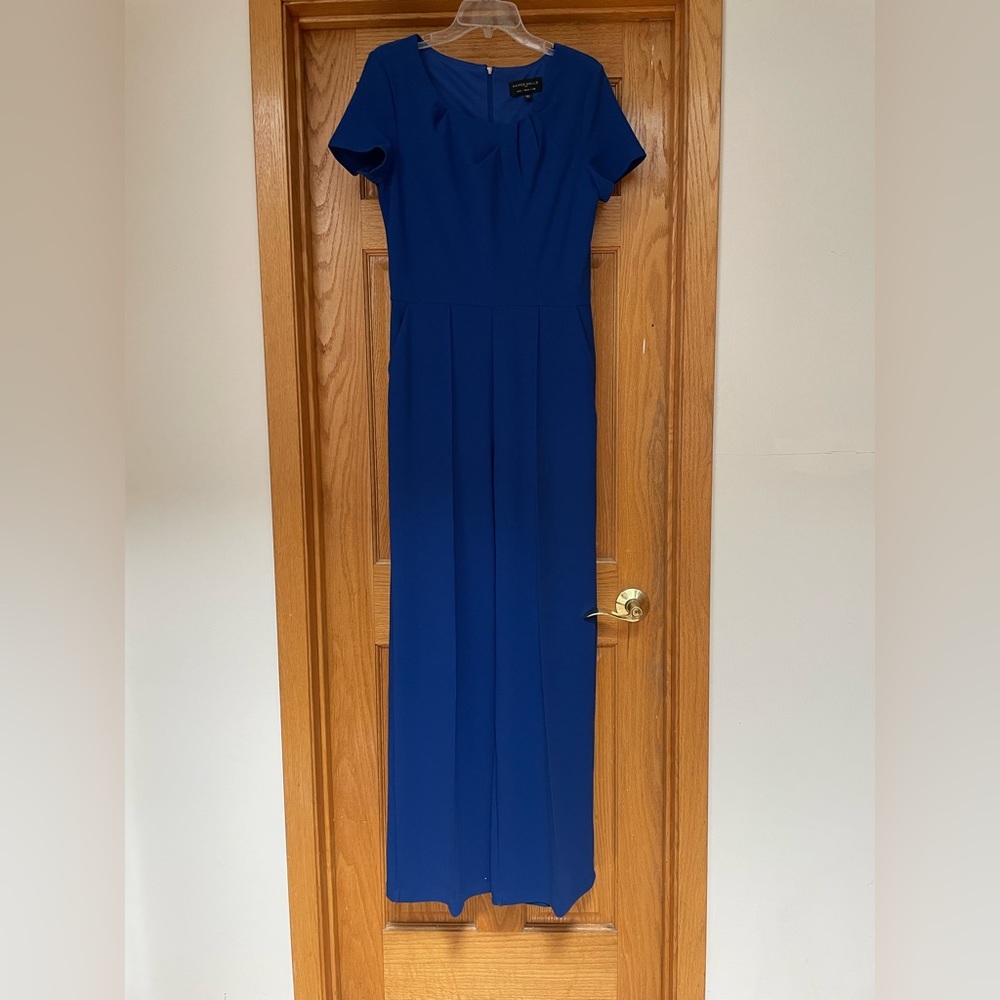 Zip up jumpsuit with belt loop and pockets.